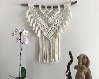 Boho Macrame Wall Hanging: Woven Cotton Tapestry with Wood