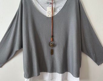 New Made in Italy 2 in 1 soft loose quirky oversized batwing Lagenlook grey top jumper with necklace one size 8-14