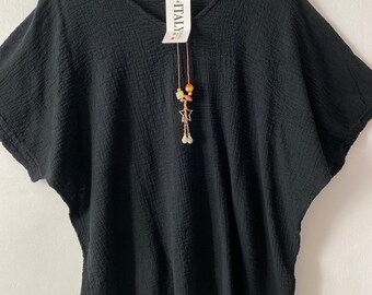 Fabriqué en Italie, coton noir oversize, coupe confortable et décontractée, haut ample en gaze avec collier taille unique 10-16