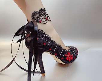 Gotische trouwschoenen voor bruid, bruidshak, zwart rood patroon uniek verfraaid handgemaakt satijn open gesloten teen kant lint strass parel