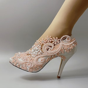 Hochzeitsschuhe für die Braut, Blush Rosa Brautabsatz, verzierte handgemachte Satin Peep offene Spitze-Platform Braut-Spitze Strass Perlen Elfenbein-weiß