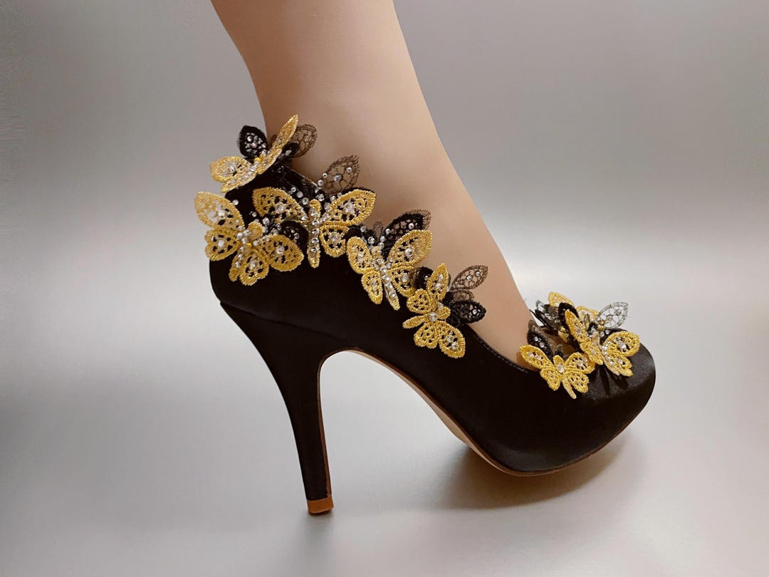 Women's Wedding Shoes Traditional Opened Toe Mid Heel Bridal Shoes with Crystals
