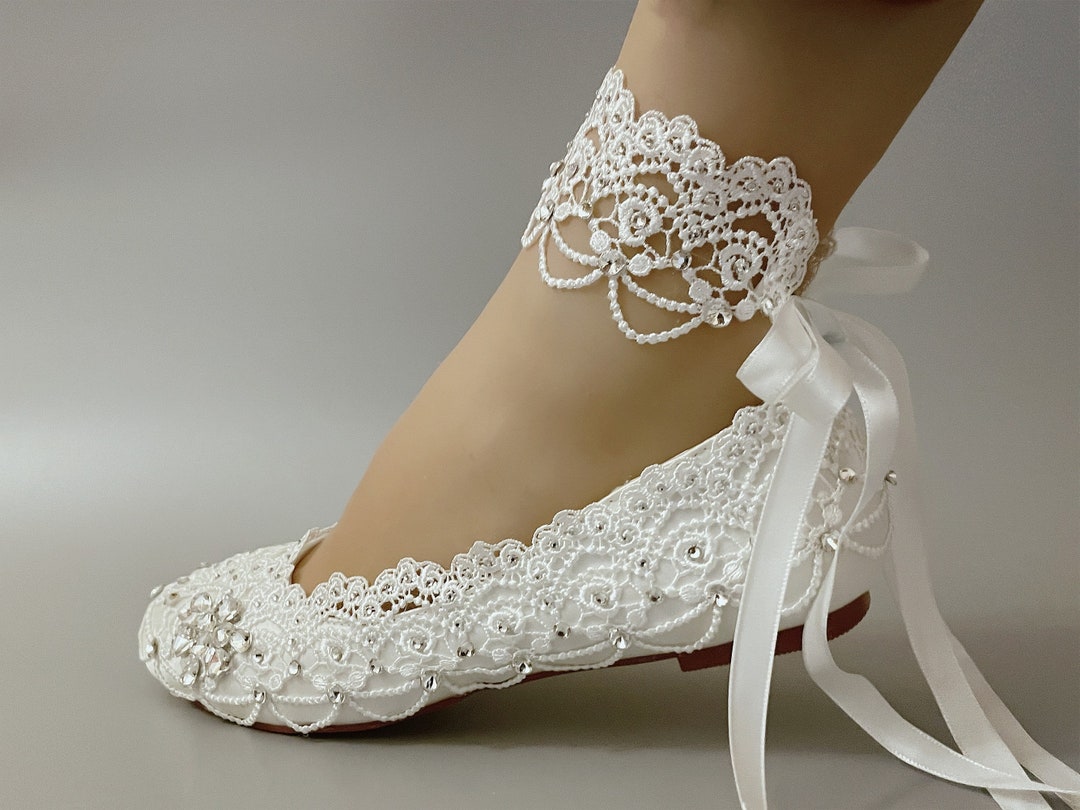 Women's Wedding Shoes Closed Toe Stylish Buckle Bridal Shoes with Rhinestone & Ruffles