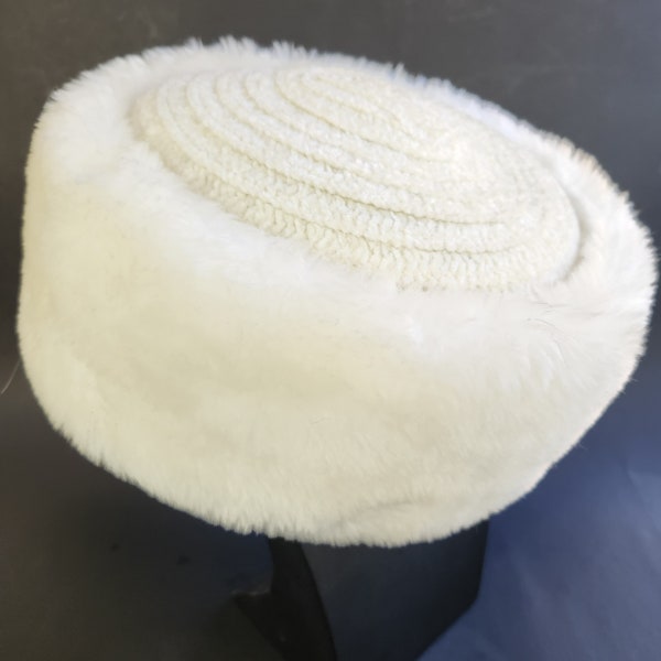 Rare Vintage Betmar New York  Faux Fur Hat/ White Faux Fur Hat/ White Russian Hat/ Faux Fur Russian Hat/ White Winter Hat/ Size 22"