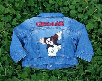 Gremlins veste de bébé peinte à la main. Veste en jean bébé personnalisée.