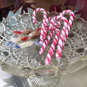 Wonderful example of early 30s cake stand