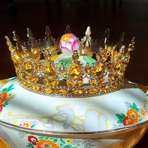 Ochun Corona Oshun Krone Gold Edelsteine Ochun Oxum Iyalode Orisha Werkzeuge Messing Oricha santeria yoruba apetebi Oshogbo Osun Ade ibu kole