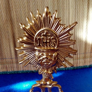 Monstrance Santisimo bóveda Gold Standing crucifix spiritism, misa spirit drawing mediumistic, prayer kardec prayer Jesus cross church Saint