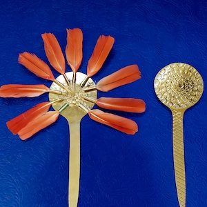 Oshun und Yemaya Kämme ilari Mazo Gold ikodide dorada Ochun osun Yemoja santo Yoruba Lucumi orisha sopera rote Pluma del Loro Federn