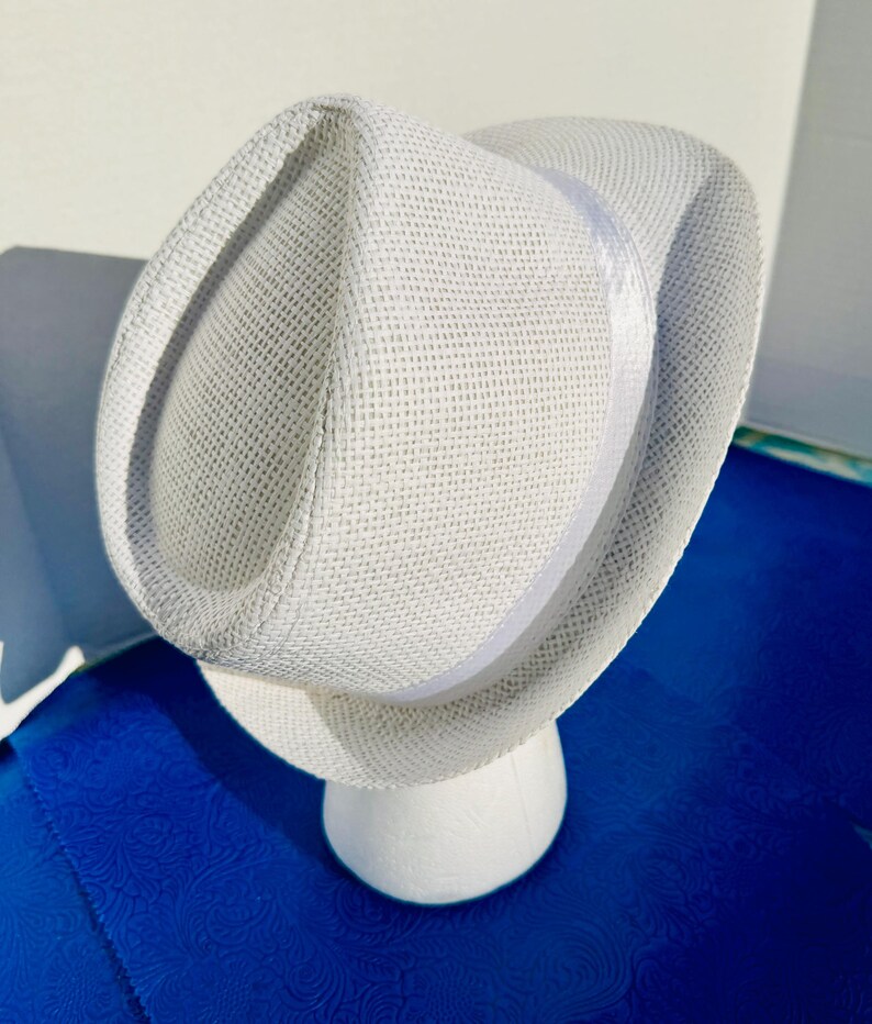 Iyawo white clothes hat shaul yawo hat yabo gorro white sombrero trilby formal ropa santo iyaworaje plate blanco ocha asiento Orisha hat gorro Santeria akete fila panuelo head covering for Santero Babalawo Yoruba aborisha Obatala Babalu Shango Orunla Lucumi orisha Cloth Santeria hats gorro akete fila panuelo head covering for Santero Babalawo Yoruba aborisha Obatala Shango Lucumi orisha traje santo igbodu babalu Aye Olokun iyawo Yemaya Saya skirt panuelo Pano Oshun Ifa Obatala Shango Oya hat
