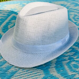 Iyawo white clothes hat shaul yawo hat yabo gorro white sombrero trilby formal ropa santo iyaworaje plate blanco ocha asiento Orisha hat gorro Santeria akete fila panuelo head covering for Santero Babalawo Yoruba aborisha Obatala Babalu Shango Orunla Lucumi orisha Cloth Santeria hats gorro akete fila panuelo head covering for Santero Babalawo Yoruba aborisha Obatala Shango Lucumi orisha traje santo igbodu babalu Aye Olokun iyawo Yemaya Saya skirt panuelo Pano Oshun Ifa Obatala Shango Oya hat
