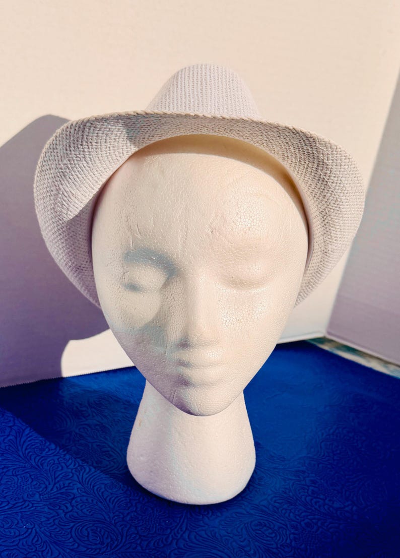 Iyawo white clothes hat shaul yawo hat yabo gorro white sombrero trilby formal ropa santo iyaworaje plate blanco ocha asiento Orisha hat gorro Santeria akete fila panuelo head covering for Santero Babalawo Yoruba aborisha Obatala Babalu Shango Orunla Lucumi orisha Cloth Santeria hats gorro akete fila panuelo head covering for Santero Babalawo Yoruba aborisha Obatala Shango Lucumi orisha traje santo igbodu babalu Aye Olokun iyawo Yemaya Saya skirt panuelo Pano Oshun Ifa Obatala Shango Oya hat