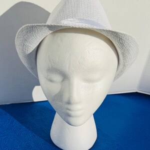 Iyawo white clothes hat shaul yawo hat yabo gorro white sombrero trilby formal ropa santo iyaworaje plate blanco ocha asiento Orisha hat gorro Santeria akete fila panuelo head covering for Santero Babalawo Yoruba aborisha Obatala Babalu Shango Orunla Lucumi orisha Cloth Santeria hats gorro akete fila panuelo head covering for Santero Babalawo Yoruba aborisha Obatala Shango Lucumi orisha traje santo igbodu babalu Aye Olokun iyawo Yemaya Saya skirt panuelo Pano Oshun Ifa Obatala Shango Oya hat
