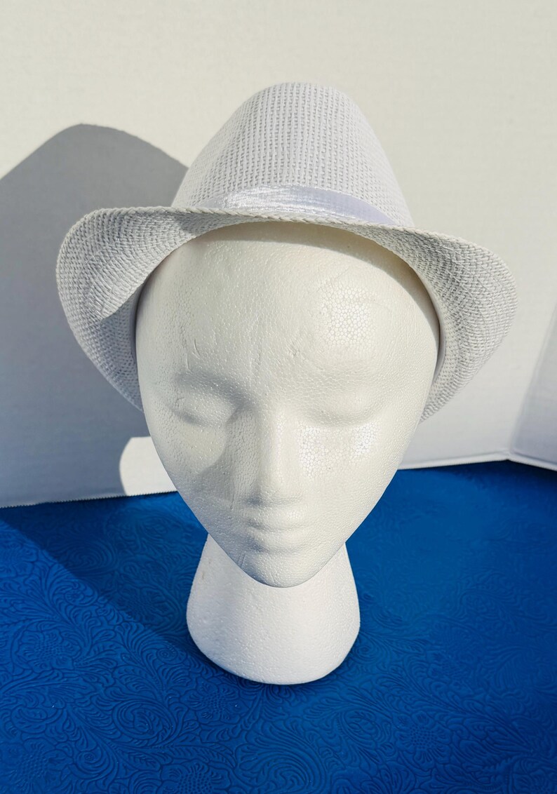 Iyawo white clothes hat shaul yawo hat yabo gorro white sombrero trilby formal ropa santo iyaworaje plate blanco ocha asiento Orisha hat gorro Santeria akete fila panuelo head covering for Santero Babalawo Yoruba aborisha Obatala Babalu Shango Orunla Lucumi orisha Cloth Santeria hats gorro akete fila panuelo head covering for Santero Babalawo Yoruba aborisha Obatala Shango Lucumi orisha traje santo igbodu babalu Aye Olokun iyawo Yemaya Saya skirt panuelo Pano Oshun Ifa Obatala Shango Oya hat
