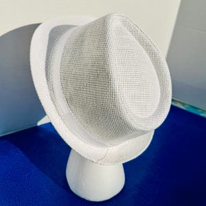 Iyawo white clothes hat shaul yawo hat yabo gorro white sombrero trilby formal ropa santo iyaworaje plate blanco ocha asiento Orisha hat gorro Santeria akete fila panuelo head covering for Santero Babalawo Yoruba aborisha Obatala Babalu Shango Orunla Lucumi orisha Cloth Santeria hats gorro akete fila panuelo head covering for Santero Babalawo Yoruba aborisha Obatala Shango Lucumi orisha traje santo igbodu babalu Aye Olokun iyawo Yemaya Saya skirt panuelo Pano Oshun Ifa Obatala Shango Oya hat
