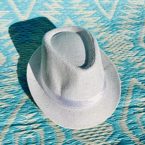 Iyawo white clothes hat shaul yawo hat yabo gorro white sombrero trilby formal ropa santo iyaworaje plate blanco ocha asiento Orisha hat gorro Santeria akete fila panuelo head covering for Santero Babalawo Yoruba aborisha Obatala Babalu Shango Orunla Lucumi orisha Cloth Santeria hats gorro akete fila panuelo head covering for Santero Babalawo Yoruba aborisha Obatala Shango Lucumi orisha traje santo igbodu babalu Aye Olokun iyawo Yemaya Saya skirt panuelo Pano Oshun Ifa Obatala Shango Oya hat