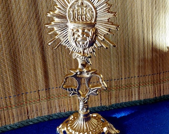 Monstrance Santisimo bóveda Gold Standing crucifix spiritism, misa spirit drawing mediumistic, prayer kardec prayer Jesus cross church Saint