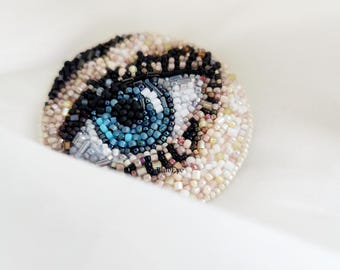 Broche de ojo azul místico: broche de ojo malvado con cuentas bordadas a mano