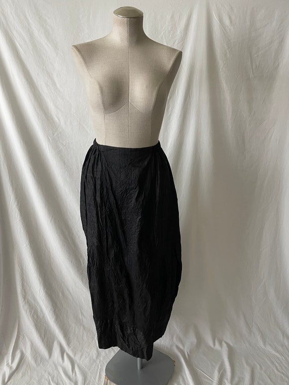 Vintage crinkly silk maxi skirt// black// size: s… - image 8