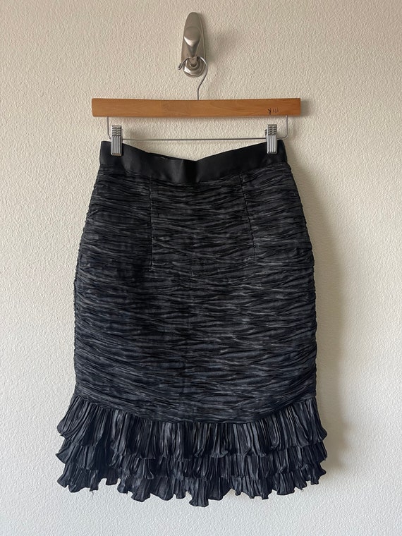 Vintage pleated trumpet style pencil skirt// black