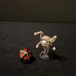 Spectator by Nolzur’s Marvelous Miniatures / Painted 28mm Miniature for Dungeons and Dragons DnD / Blind Albino Beholder Aberration Spawn