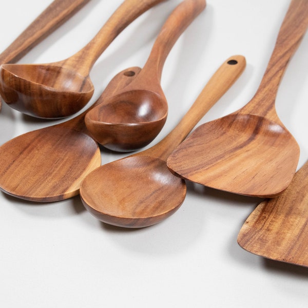 7-piece cooking set made of high-quality teak wood