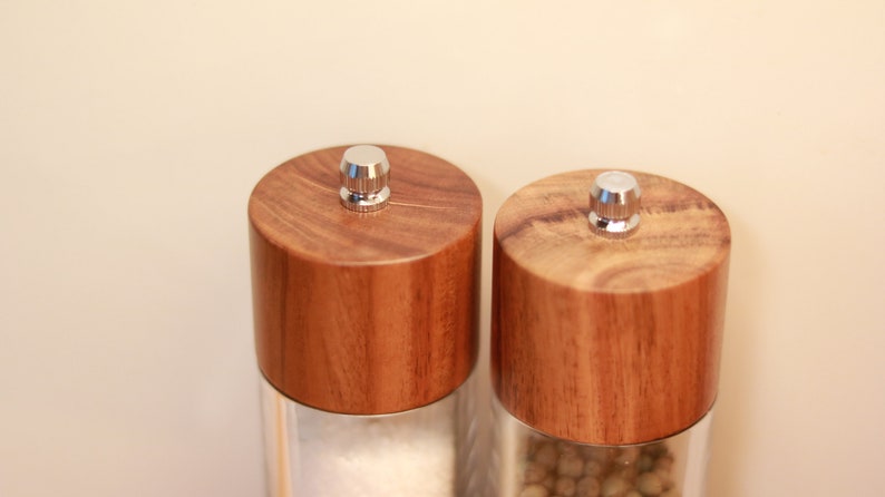 Set of 2 salt and pepper mills made of acacia wood image 8