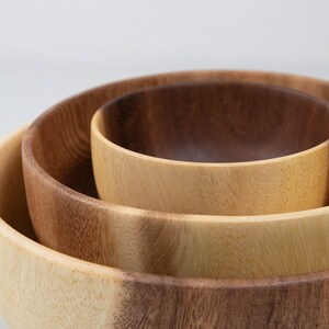 Wooden bowl set of 3 | Ideal for ramen, salad, or cereal | Large acacia wood bowl | Wooden fruit bowl image 2