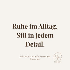 May include: A light beige background with dark brown text that reads "Ruhe im Alltag. Stil in jedem Detail." Below, smaller text says "Zeitlose Produkte f&uuml;r besondere Momente." A logo with leaves and the word "Treasy" is in the bottom right.