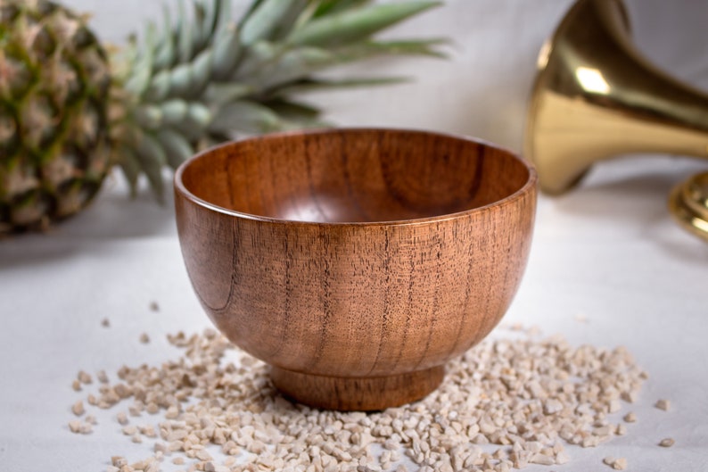 Set of 2 handmade wooden bowls made from jujube image 9