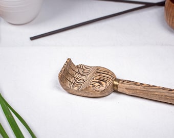 Wooden back scratcher | Extra long scratching hand 42–44 cm | Real wood scratching aid for back & body | Everyday massage tool