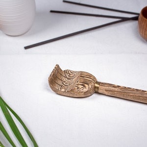 Noble back scratcher made of bamboo wood