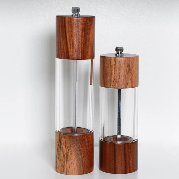 Set of 2 salt and pepper mills made of acacia wood