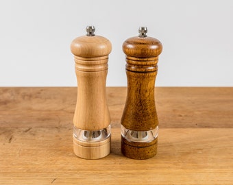 Set of 2 salt and pepper mills made of rubberwood