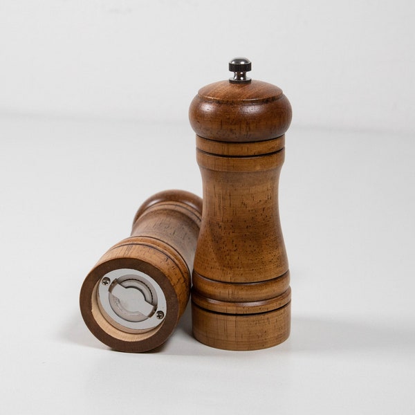 Set of 2 salt and pepper mills made of rubberwood