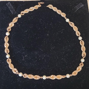 15 inch Gold Tone Twisted Rope Chain Necklace with faux pearls