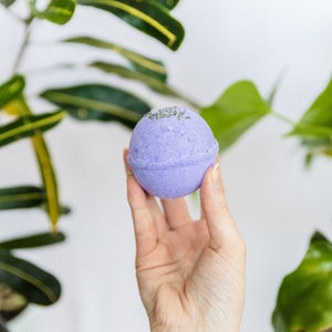 Eco-friendly Lavender Natural Bath Bomb, Lavender Bath Fizzy, Gift for Her, Gift for Mom, Bath Bomb for Men, Moisturizing Bath Bomb, Natural