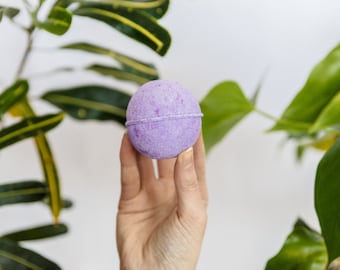 Bomba de baño de aceite esencial de fresia: natural, ecológica e hidratante.