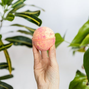 Bombe de bain aux fruits naturels : Bain hydratant végétalien pétillant