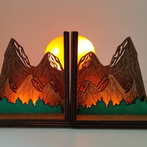 Pair of LED Mountain Forest Wooden Bookends - Nightlight - Bookshelf Decor