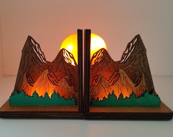 Pair of LED Mountain Forest Wooden Bookends - Nightlight - Bookshelf Decor