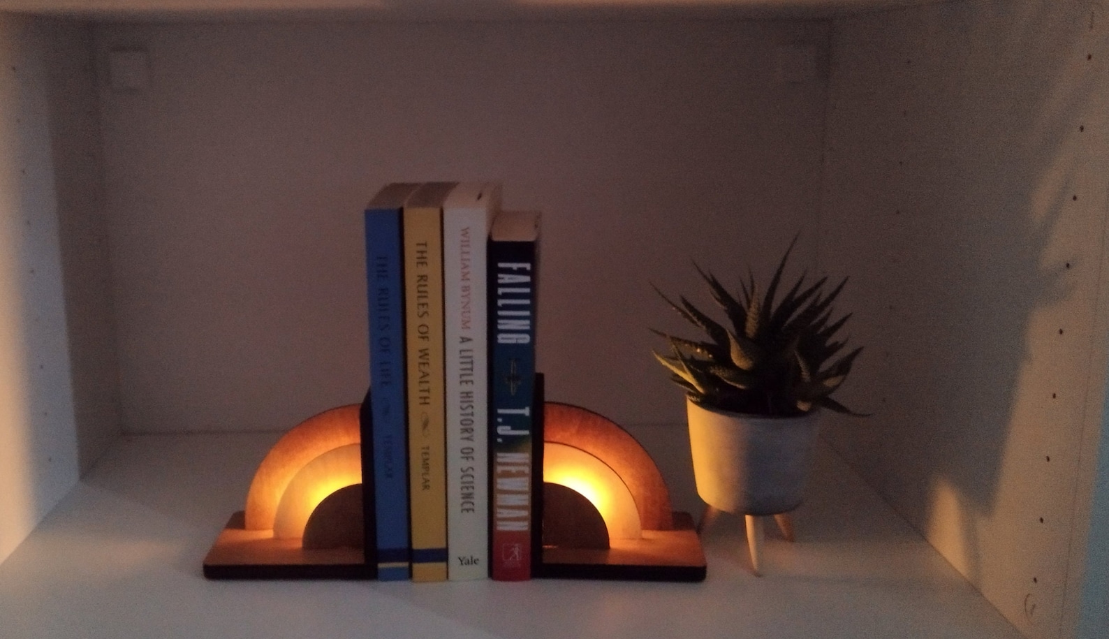 LED Art Deco Bookends - Style 1 - Wooden Contemporary, Aesthetic and ...