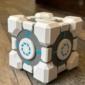 Portal Storage Cube - LED light-up Gift Box, Decor, Gaming Prop, Cosplay - 9.5 cm (3.74 inch)