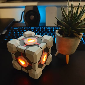 Portal Companion Cube LED light-up Gift Box, Decor, Gaming Prop, Cosplay 9.5 cm 3.74 inch image 5