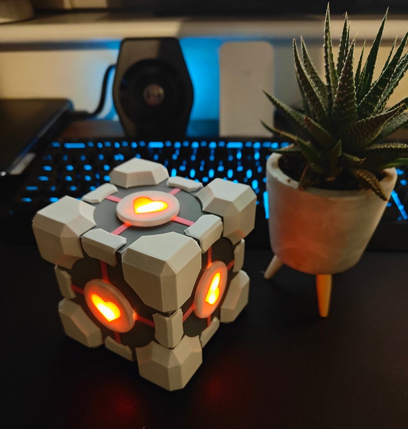 Portal Companion Cube LED light-up Gift Box, Decor, Gaming Prop, Cosplay 9.5 cm 3.74 inch image 5