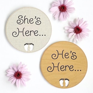 She&#39;s Here He&#39;s Here Baby Birth Announcement Sign Newborn Hospital Nursery Photo Prop Engraved Baby Shower Gift Fun Eco-Friendly Keepsake