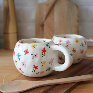 Mug petites fleurs fait main |idées cadeaux| Céramique | Cadeaux | Céramique faite main | Fleurs | Fête des mères