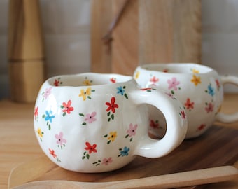 Taza de flores pequeñas hechas a mano /ideas de regalos/ Cerámica / Regalos / Cerámica hecha a mano / Flores / Día de la Madre