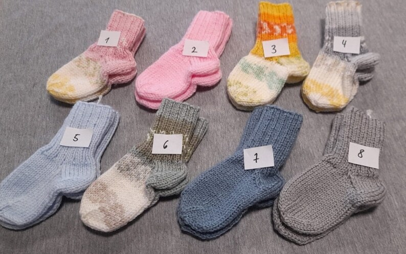 Handgestrickte Kindersocken Größe 17/18 zdjęcie 1