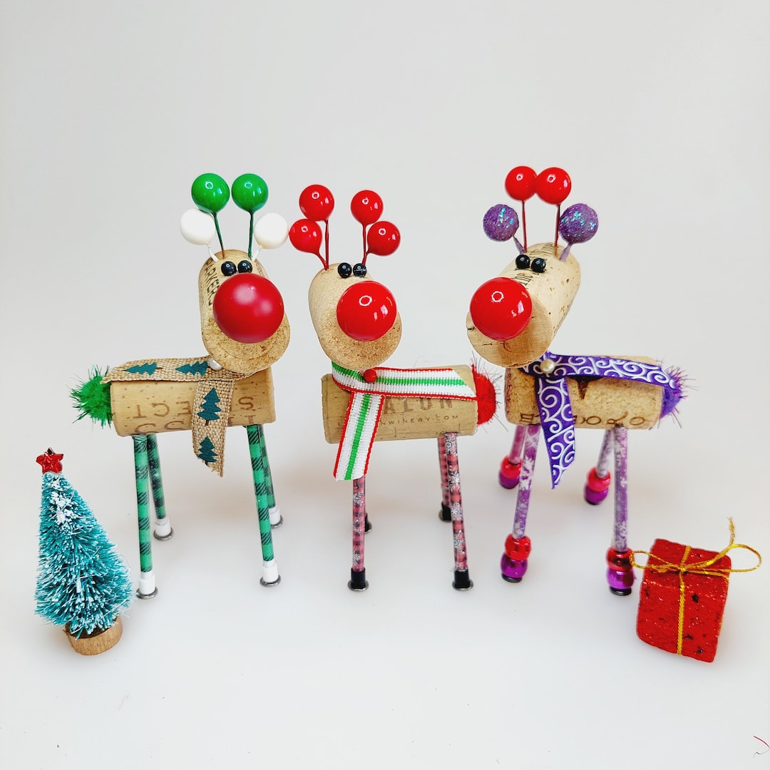 Reindeer Wine Cork Ornament, Reindeer Decor Decor, Holiday Table Marker